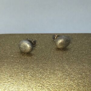 💛 Brushed Silver Egg Earrings